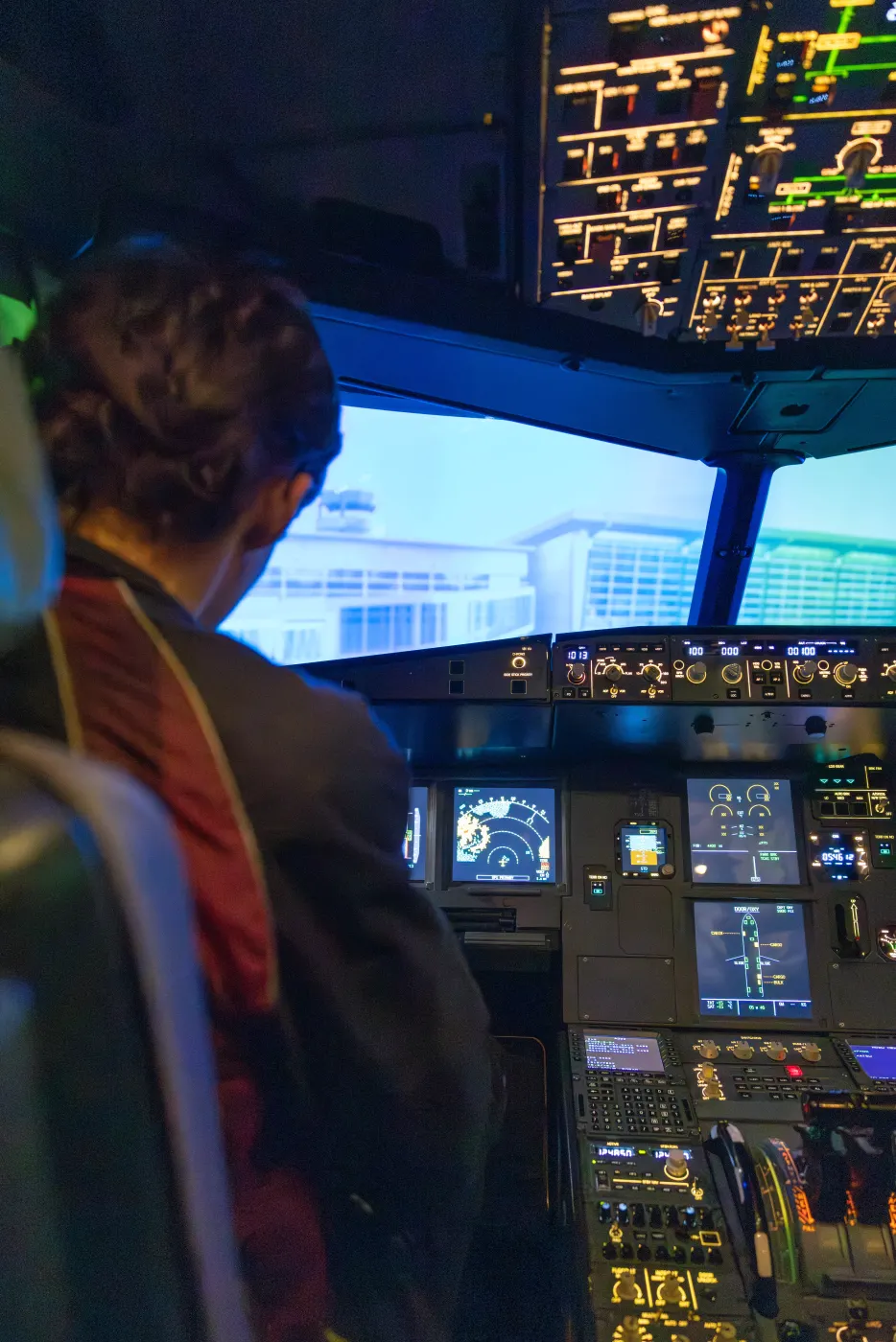 Flight simulator cockpit